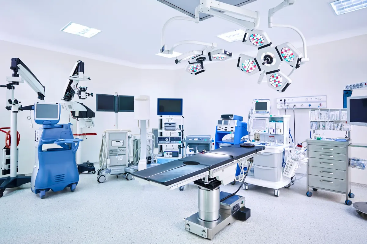 Hospital room full of equipment that can be tracked in a healthcare facility